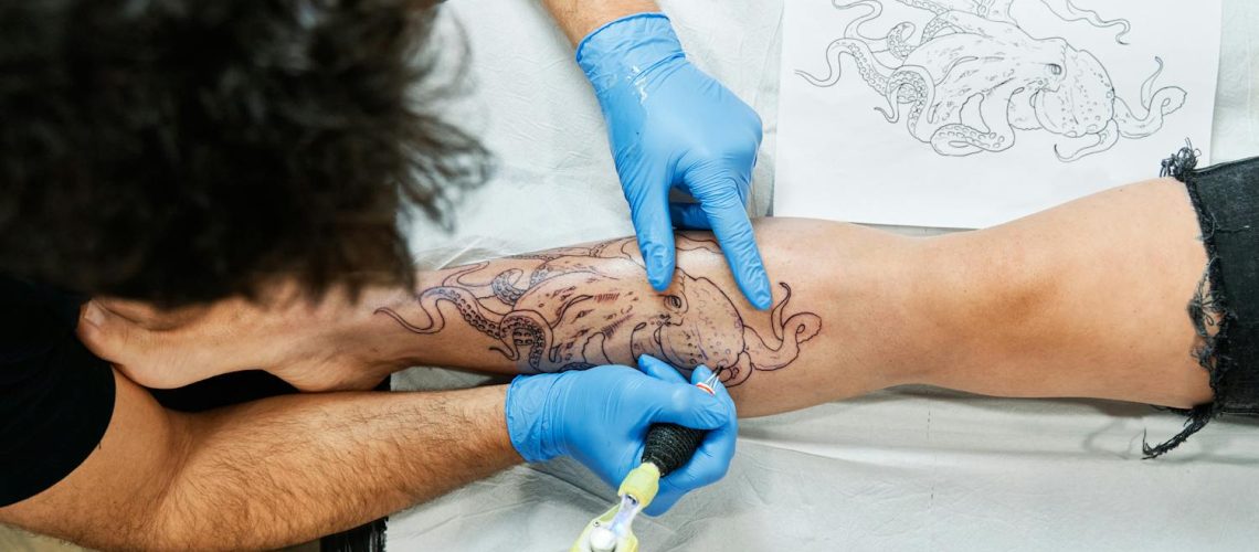 Peut-on se faire tatouer avec un syndrome de Raynaud ?